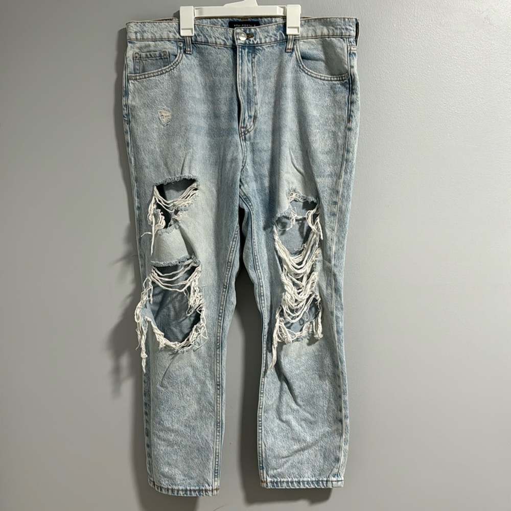 Aeropostale light wash distressed mom jeans